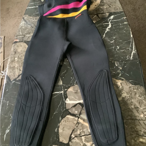 Bare women’s velocity sleeveless black rainbow wetsuit size 14 - Picture 5 of 11